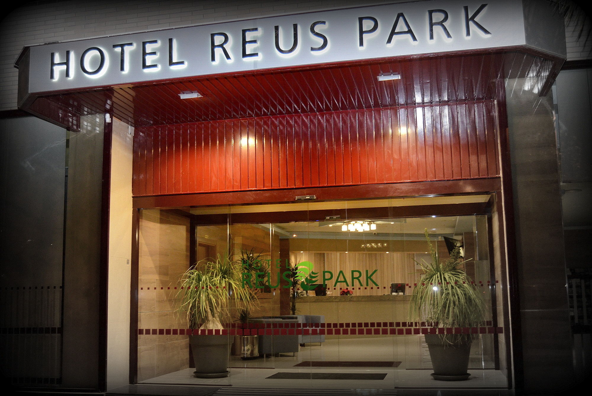 Hotel Reus Park Экстерьер фото